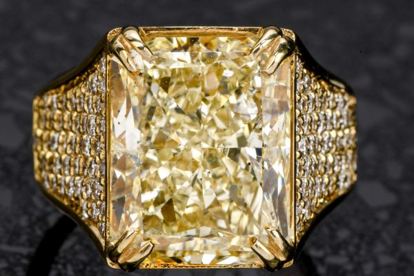 Estate 15.07 Carats Natural Fancy yellow Radiant Diamond 18K Gold Ring