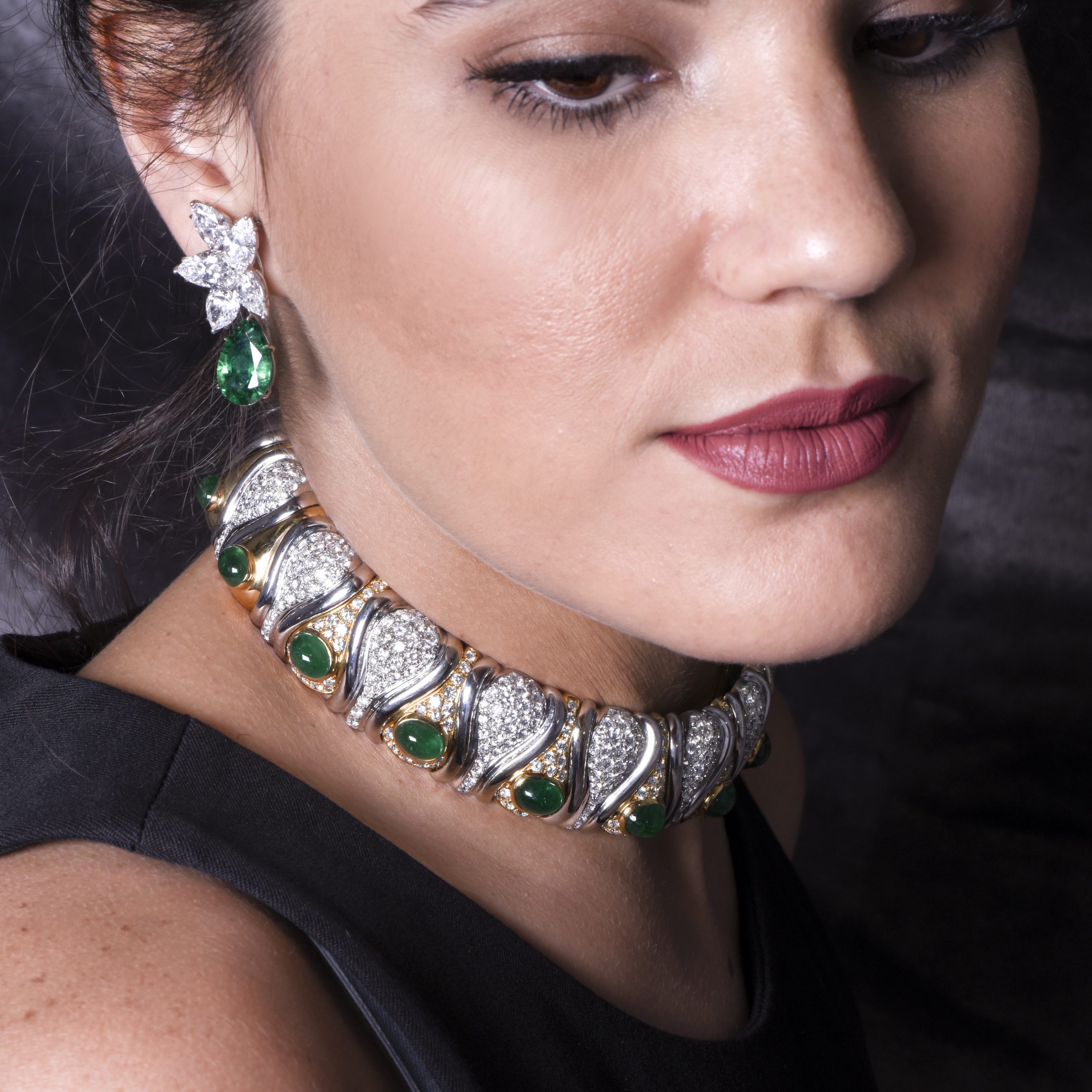 https://www.doverjewelry.com/extraordinary-gia-diamond-emerald-platinum-clip-on-day-night-earrings.html