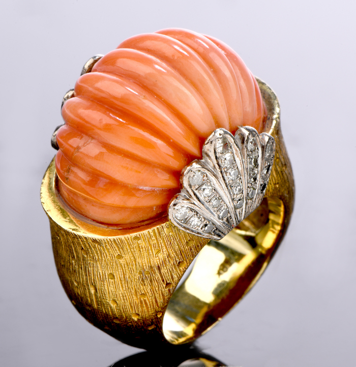 Vintage Retro Diamond Carved Coral 18K Gold Shell Cocktail Ring