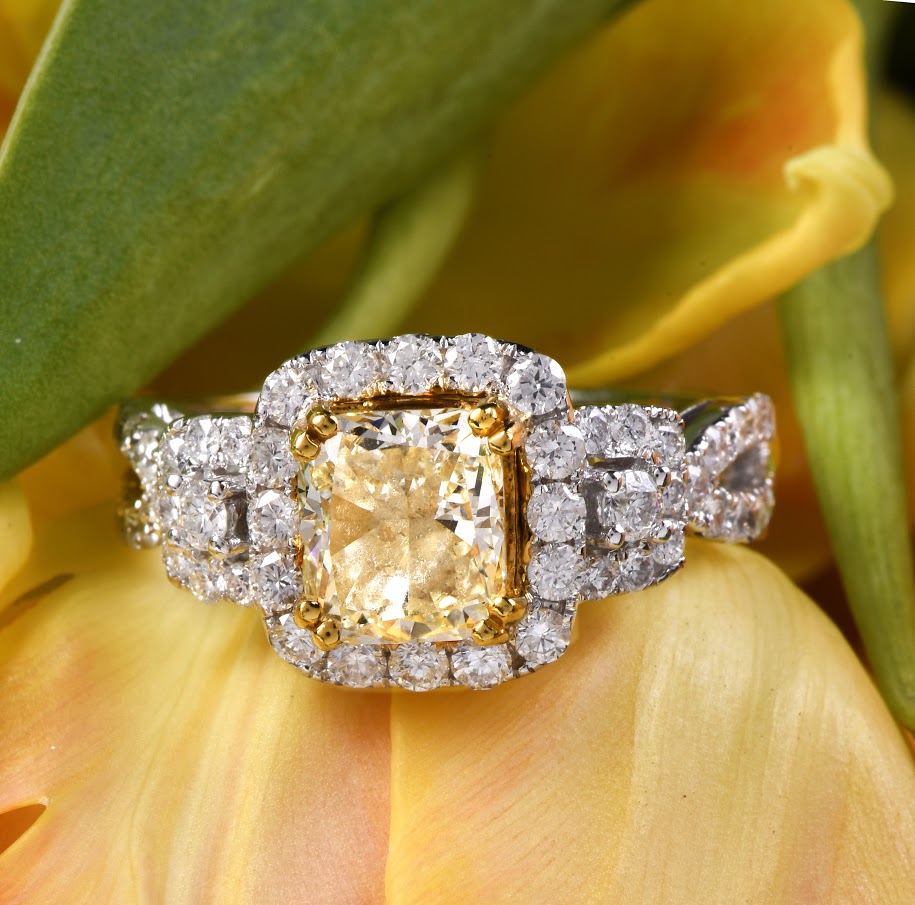 Halo Fancy Yellow 3.13cts Diamond 18K Gold Engagement Ring