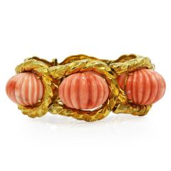 TRIO Vintage Carved Pink Coral 18K Yellow Gold Shell Large Link Bracelet