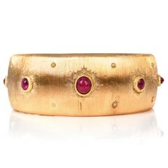 Buccellati Vintage Cabochon Ruby 18K Yellow Gold Cuff Bracelet