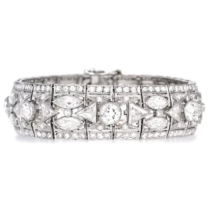 The Extraordinary Beauty and Refined Elegance of Vintage Jewellery