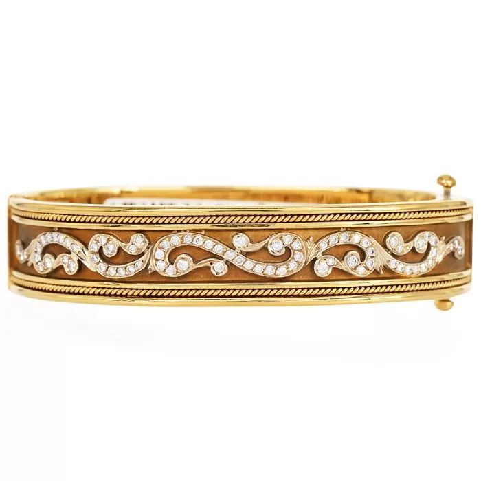 Polished Ribbed Yellow Gold Bangle | Lee Michaels Fine Jewelry