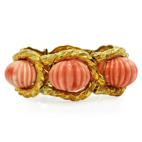 TRIO Vintage Carved Pink Coral 18K Yellow Gold Shell Large Link Bracelet